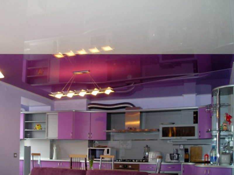 Фиолетовый натяжной потолок в кухне