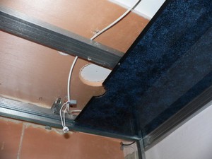 Монтаж пвх панелей на потолок