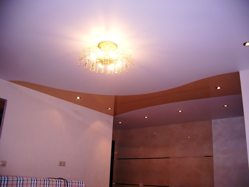 Матовый натяжной потолок сиреневого цвета