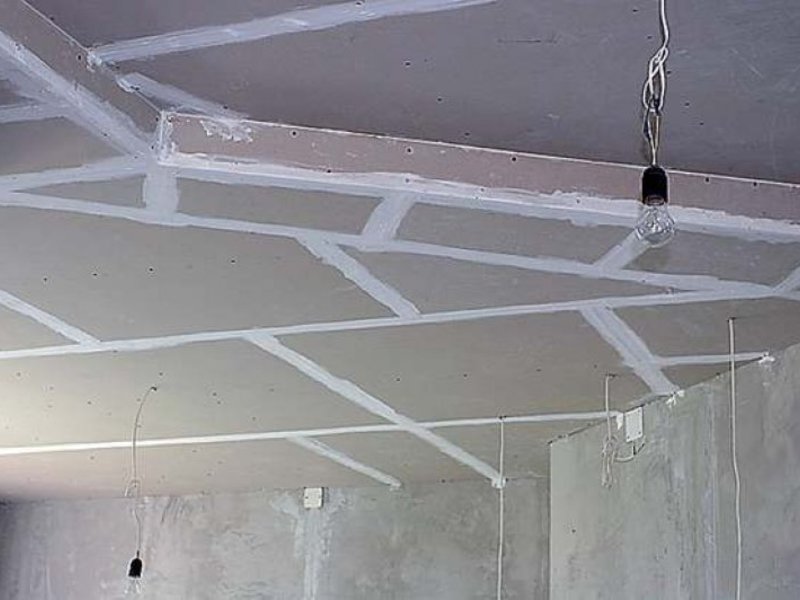 Как шпатлевать потолок из гипсокартона