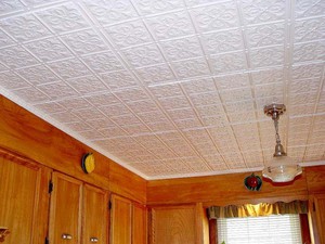 Плиточный или клеевой потолок