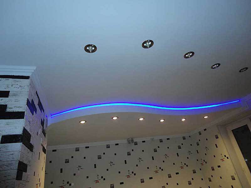 Голубая подсветка в гипсокартонном потолке