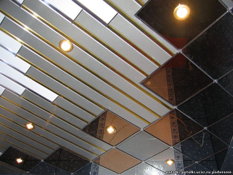 Реечный потолок и квадратные панели