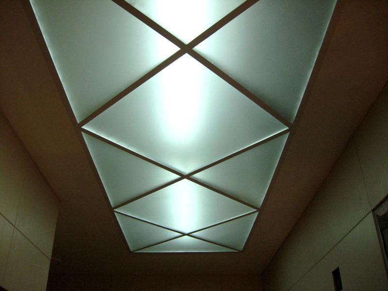Навесной потолок со стеклом