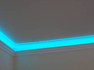 Плинтус на потолке с подсветкой